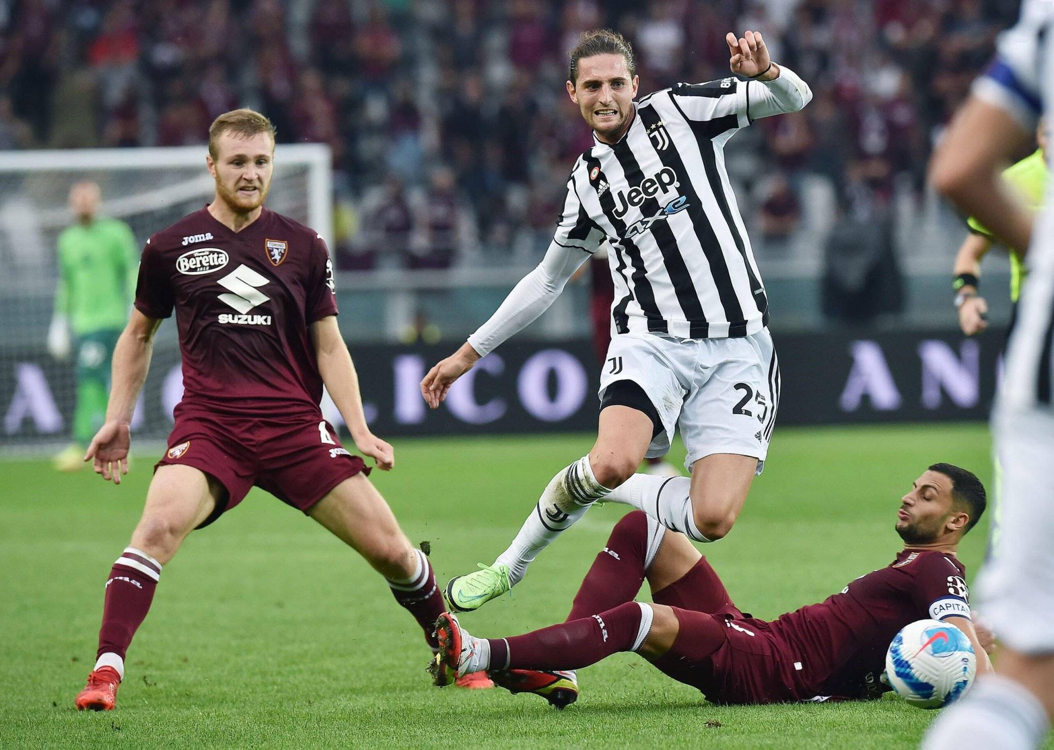 法国劲旅豪取三分，逼近榜首位置的简单介绍