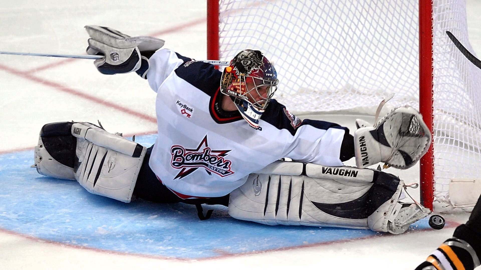 绿茵场上的东方对决，德国战车力克蓝武士，张继科跨界观战状态火热引遐想